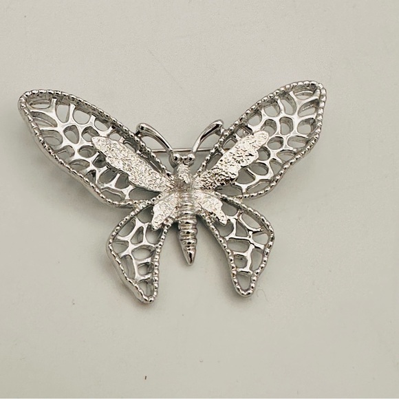 Vintage Sarah Coventry silver tone butterfly pin brooch - Picture 3 of 7